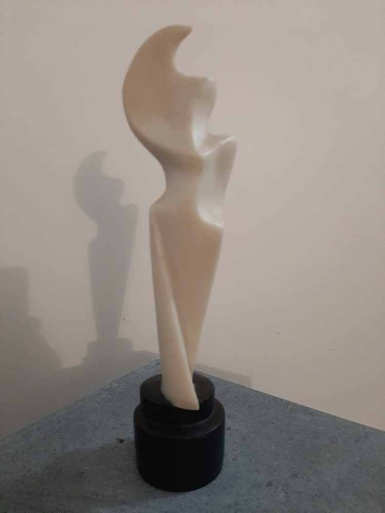 Escultura Mulher Lua